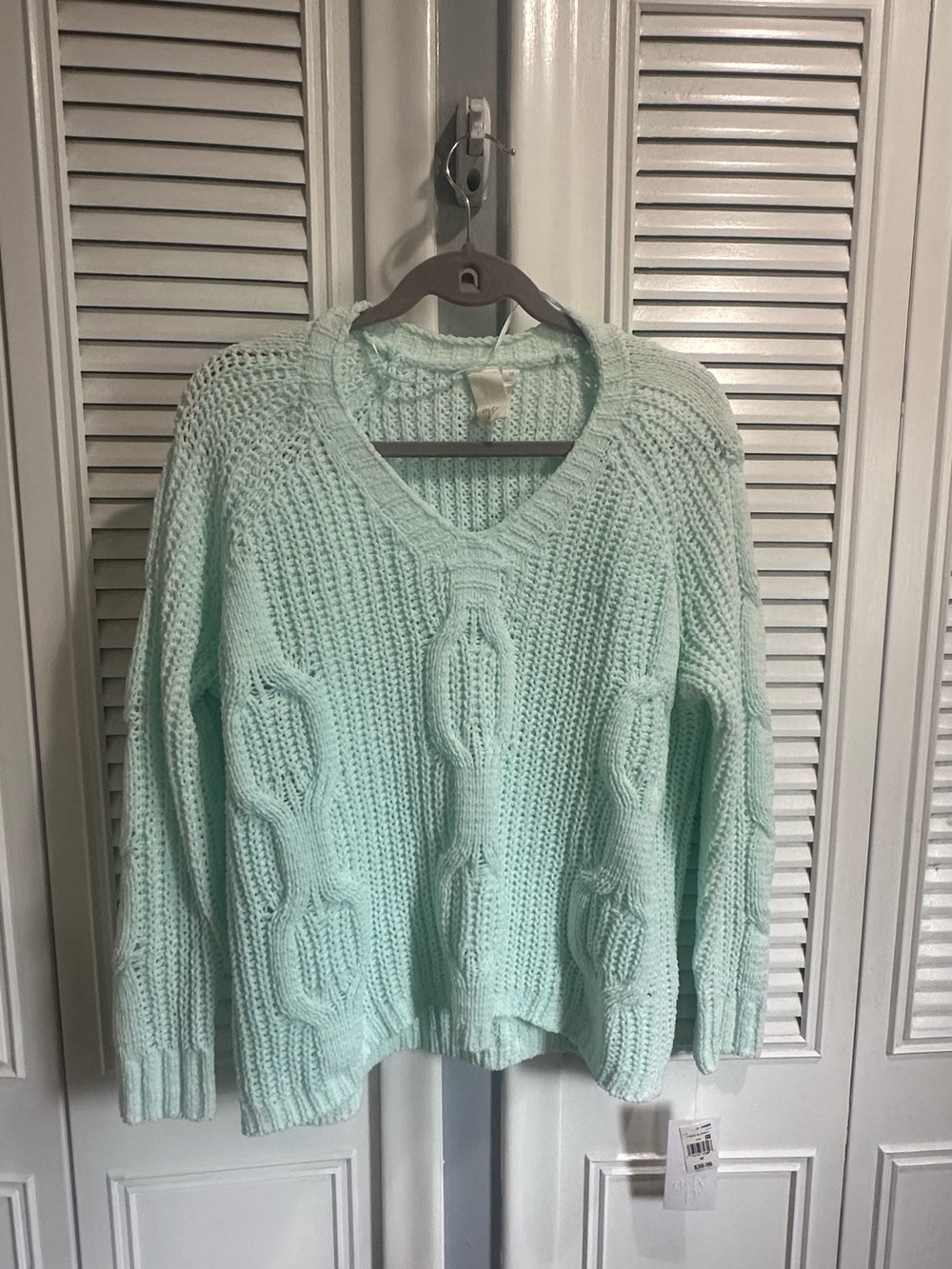 Women's Mint Green V-Neck Cable Knit Sweater